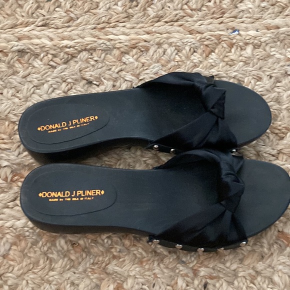 Donald Pliner Black Slides - Picture 2 of 6